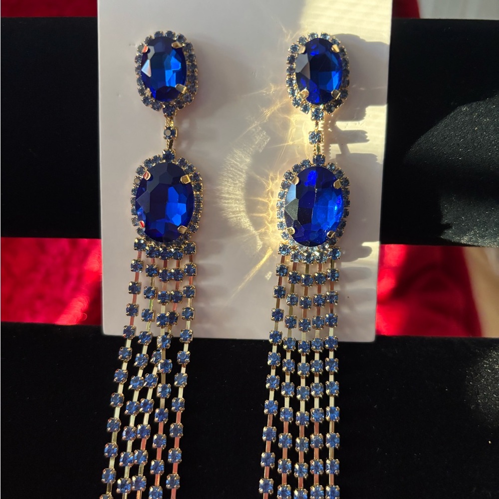 J118 NWT Petit Moments "Wolf" French Blue and Gold Dangle Earrings